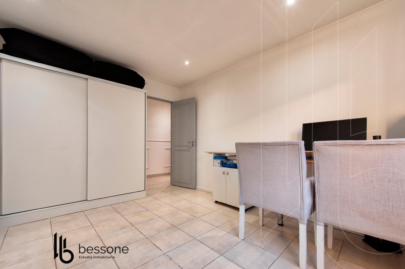 4-Bedroom House with Barbecue Area in Pinos de Anchorena