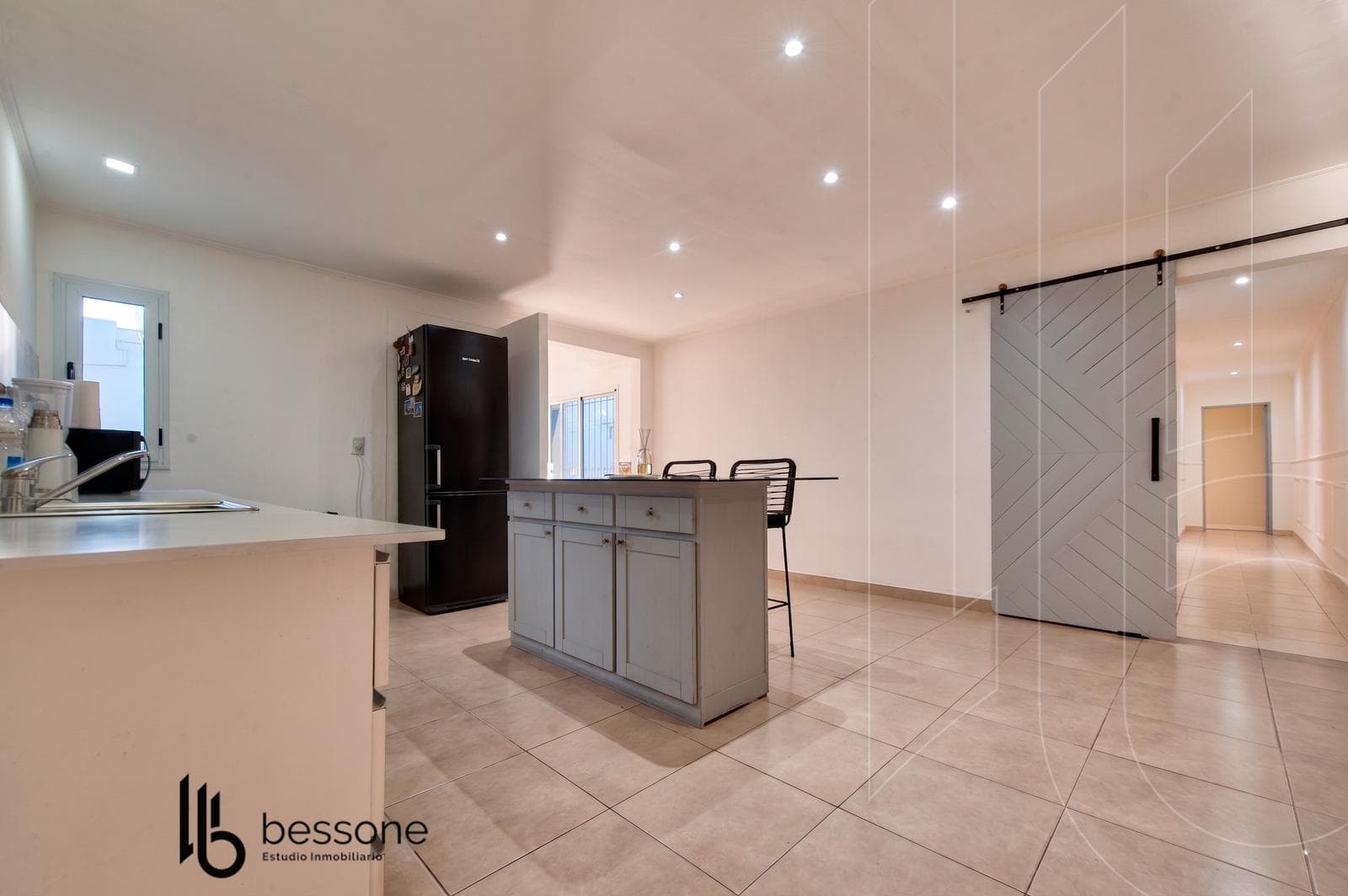 4-Bedroom House with Barbecue Area in Pinos de Anchorena