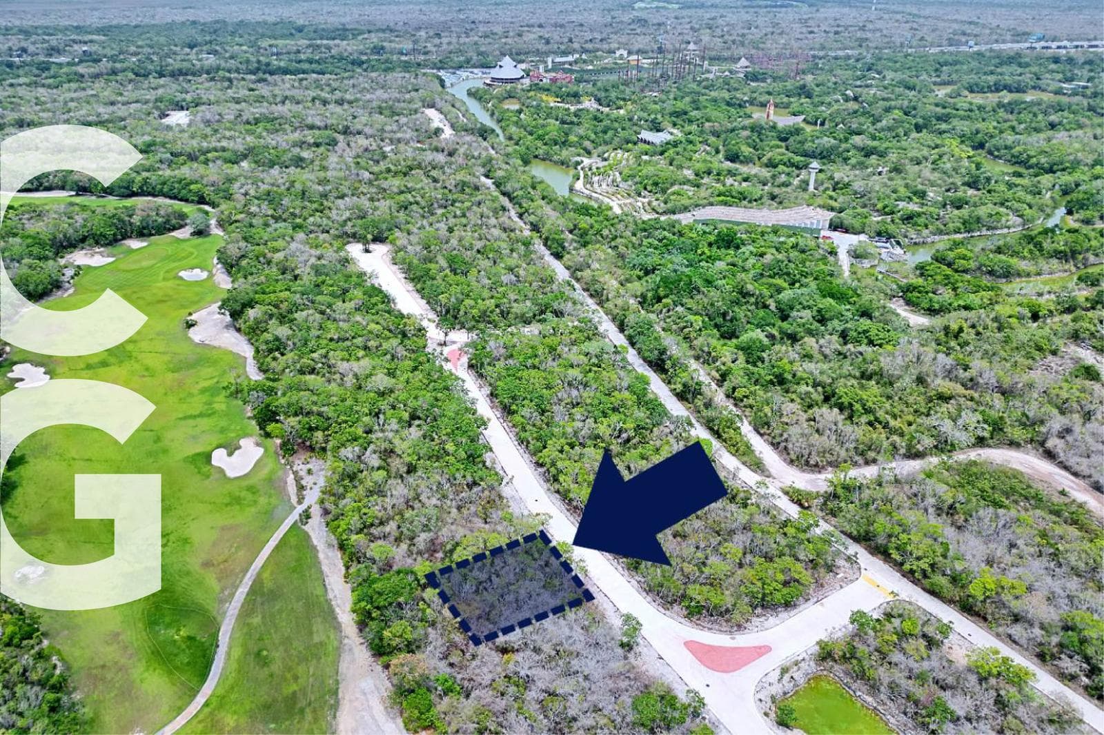 Land for Sale in Cancún in the Country Club Residential Complex Across from the Golf Course
