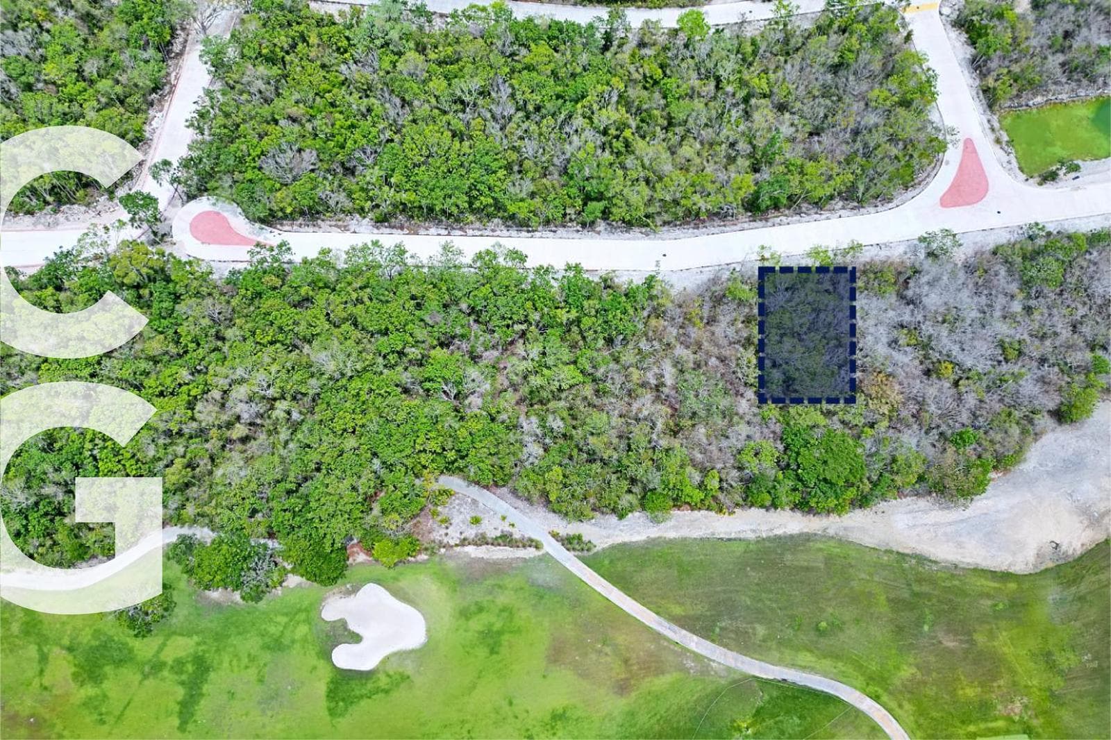 Land for Sale in Cancún in the Country Club Residential Complex Across from the Golf Course