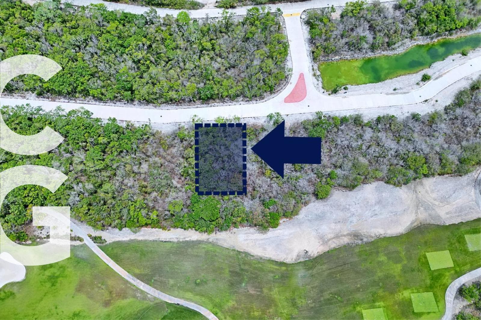 Land for Sale in Cancún in the Country Club Residential Complex Across from the Golf Course