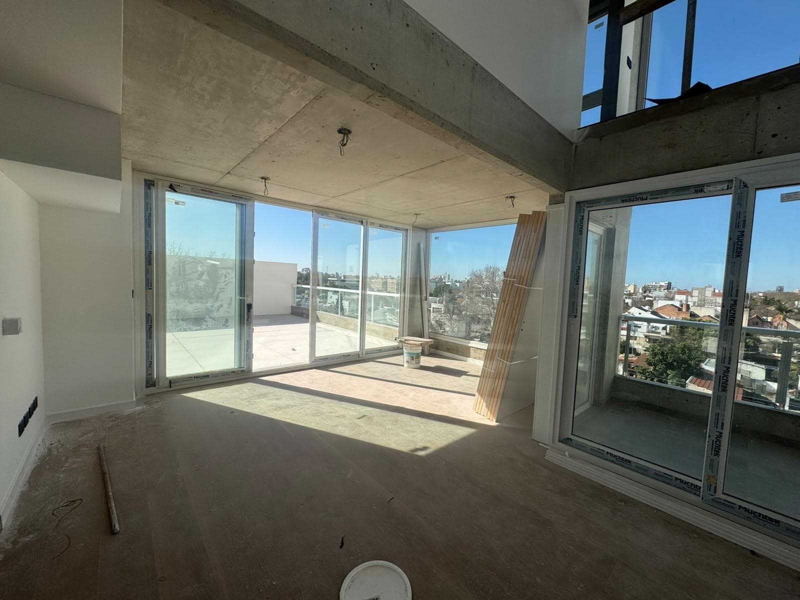 2-BEDROOM DUPLEX APARTMENT WITH EN SUITE BEDROOMS | TERRACE | DEVOTO