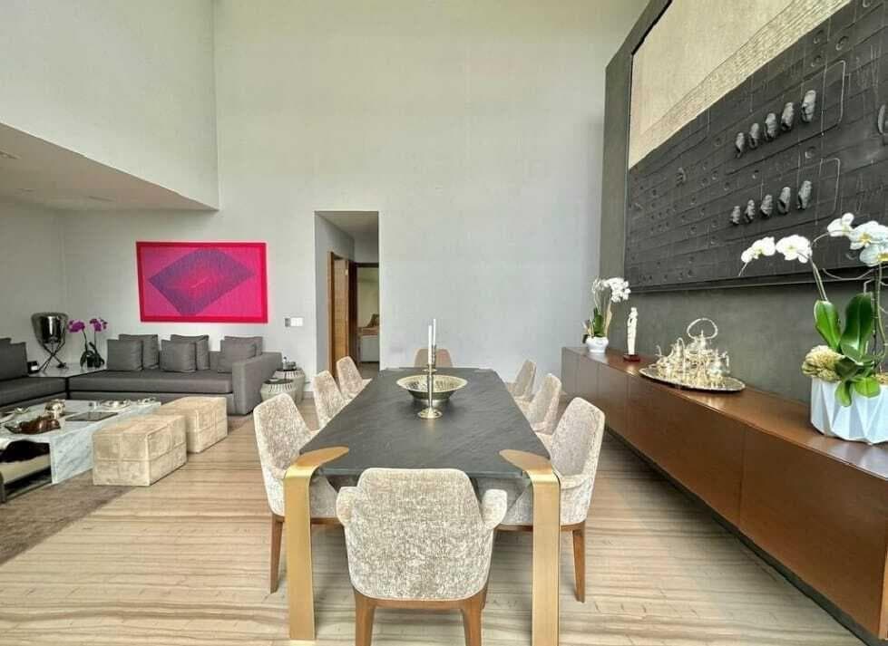 Apartment for Sale in Lomas de Bezares with a 60 m2 Terrace and Double-Height Ceilings