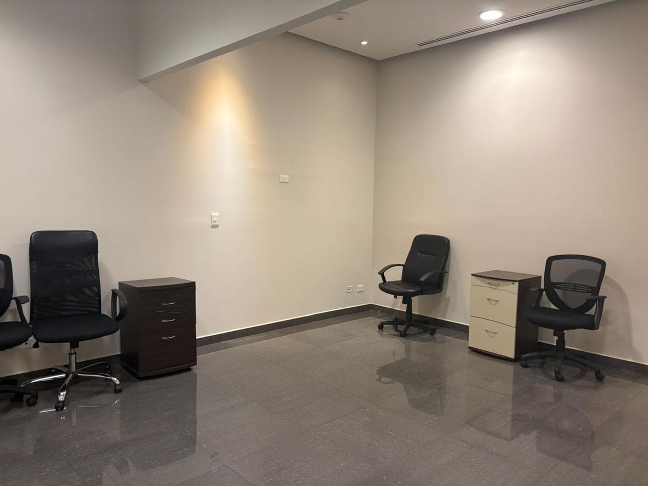 OFFICE FOR RENT IN THE IXCO VALLE ORIENTE BUILDING