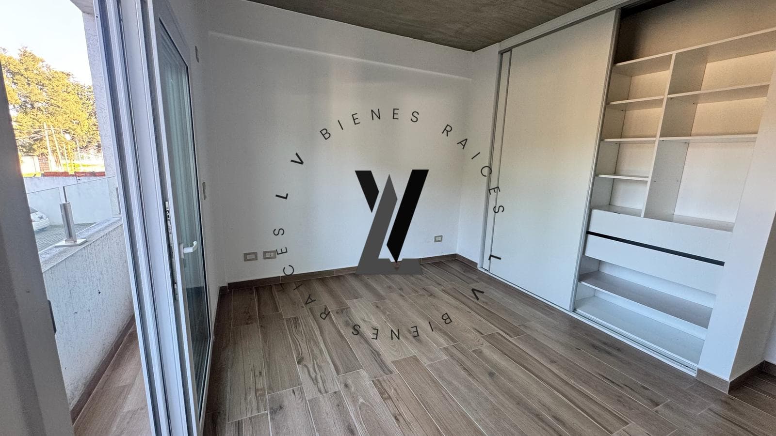 Brand-New 2-Room Apartment for Sale with a Balcony in Magnolias, Berazategui