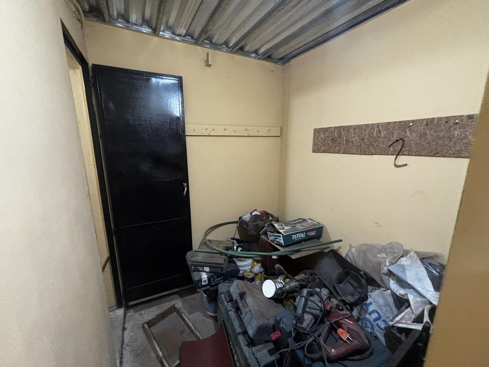 WAREHOUSE FOR SALE WITH 2 HOUSES IN VILLA CRAMER BERNAL