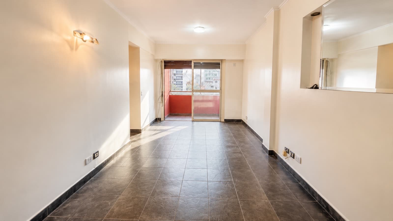 3-Bedroom Apartment for Sale with Garage - Downtown Quilmes