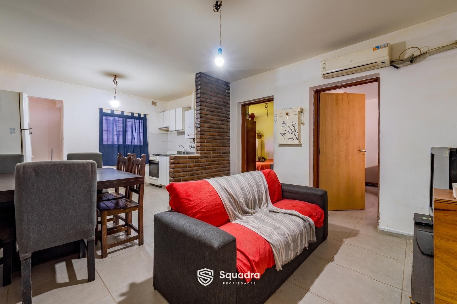 FOR SALE - House with a hallway in a renovated apartment building, 2 bedrooms, patio - Belgrano Neighborhood, Rosario.