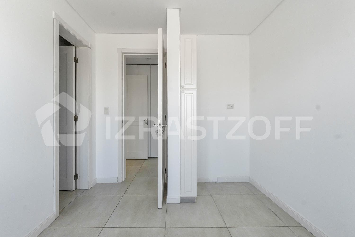 House for Sale in Ayres Plaza - Three Stories