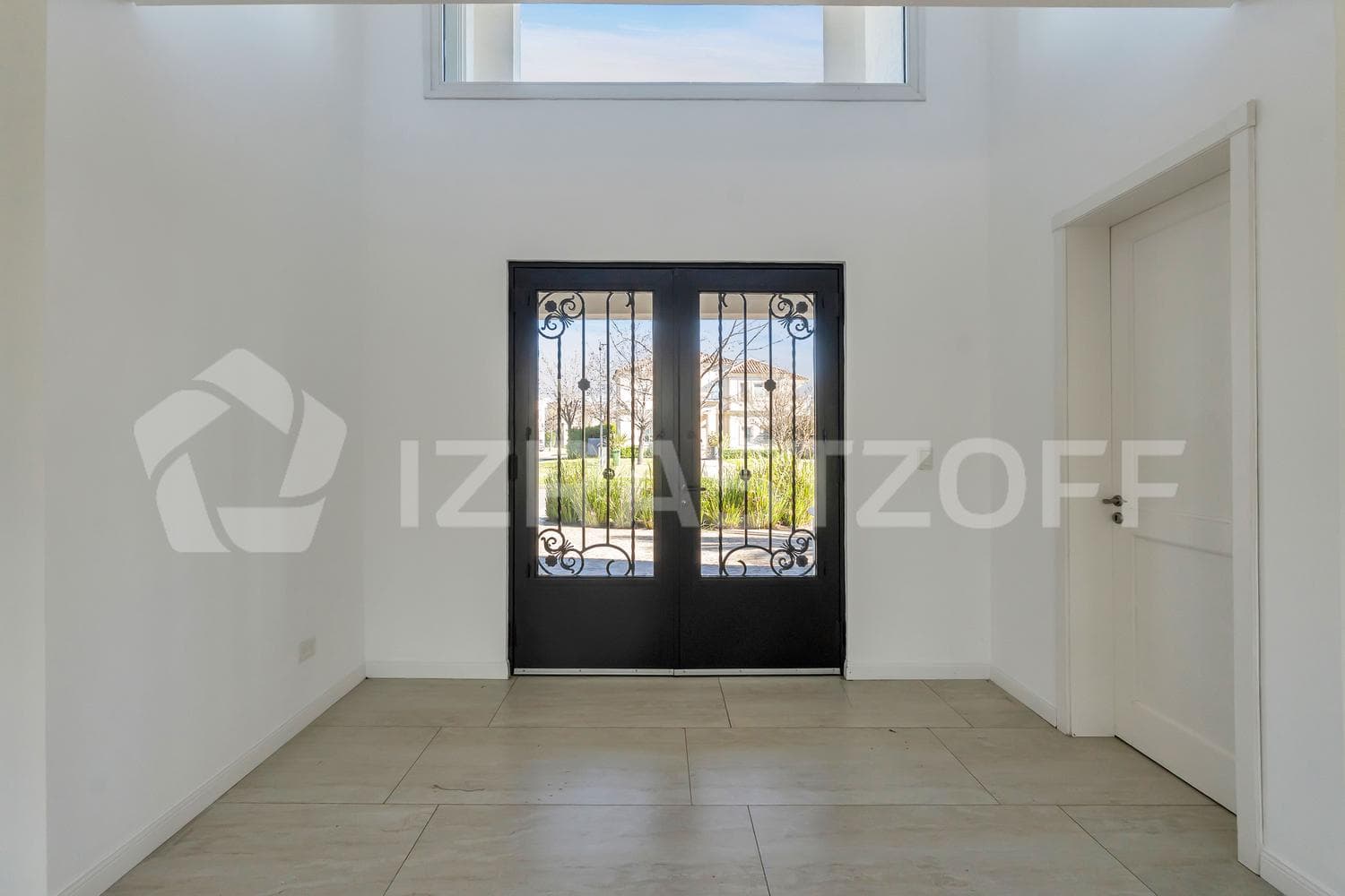 House for Sale in Ayres Plaza - Three Stories
