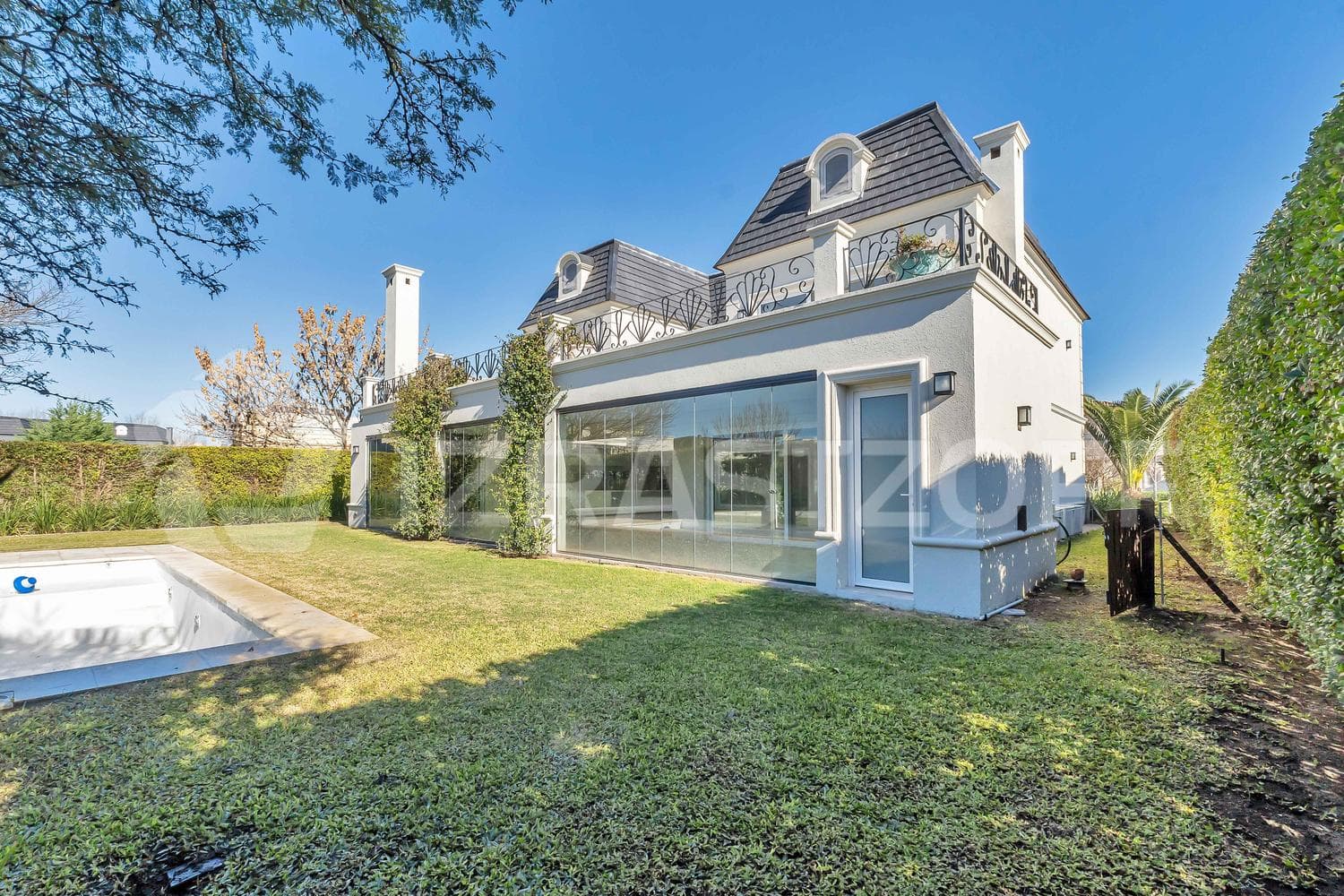 House for Sale in Ayres Plaza - Three Stories