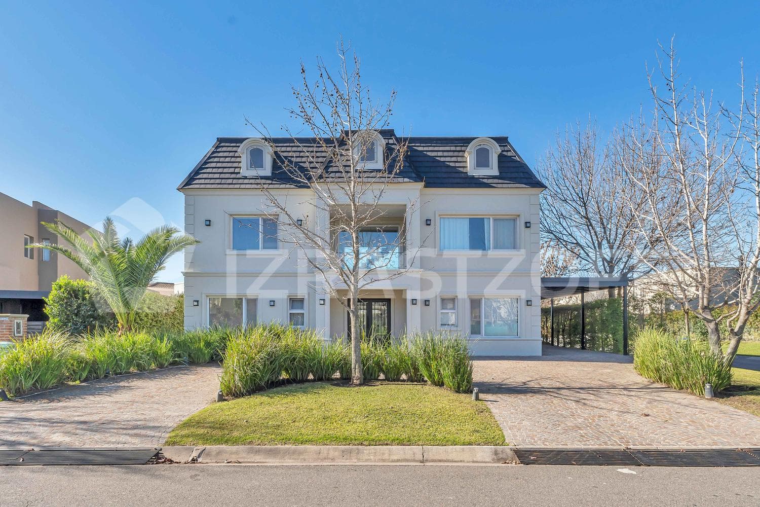 House for Sale in Ayres Plaza - Three Stories