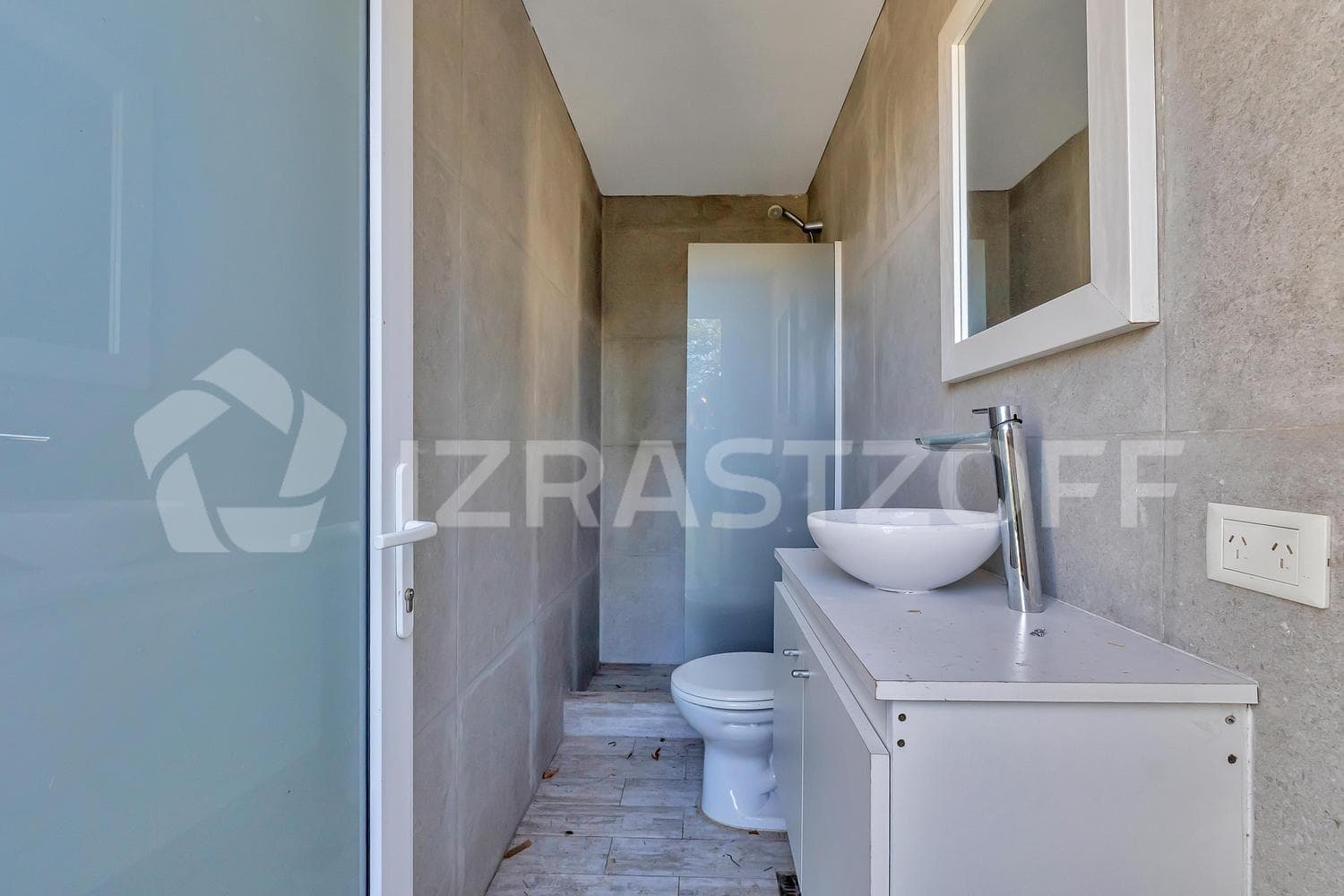 House for Sale in Ayres Plaza - Three Stories