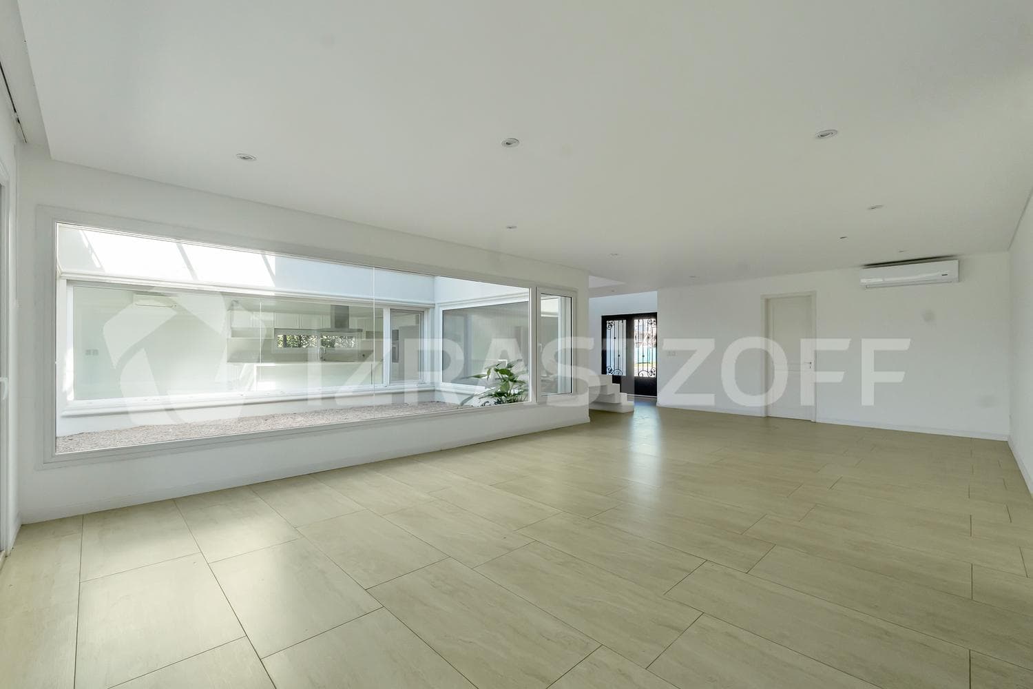 House for Sale in Ayres Plaza - Three Stories