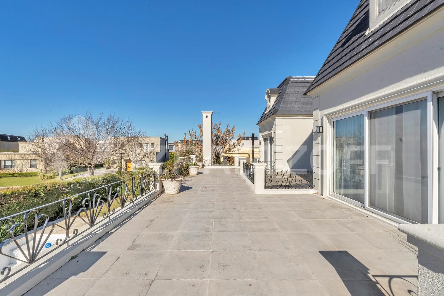 House for Sale in Ayres Plaza - Three Stories