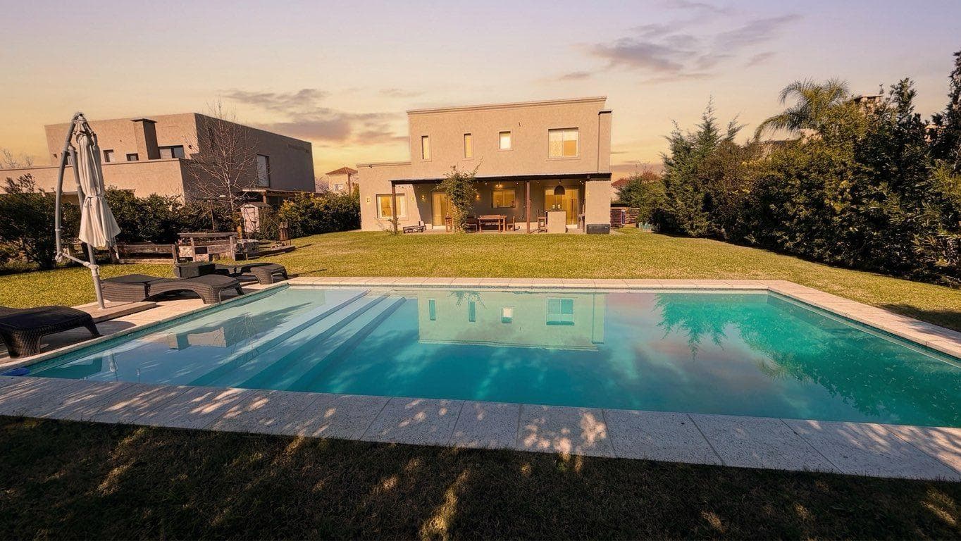 House for Sale in El Cantón Golf, Escobar