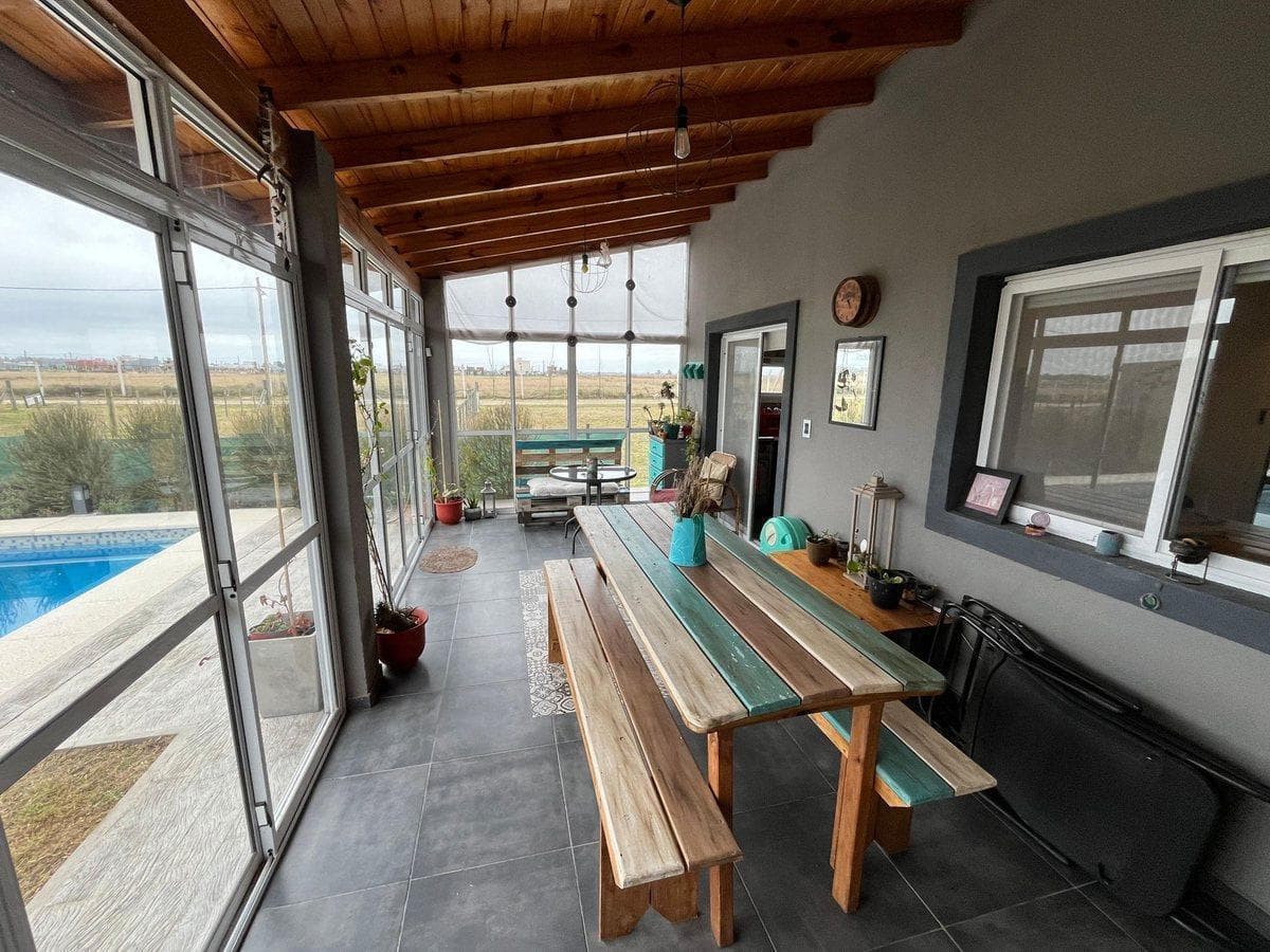 Fully equipped house with high-end features, located in the Domselaar Chico neighborhood—FOR SALE