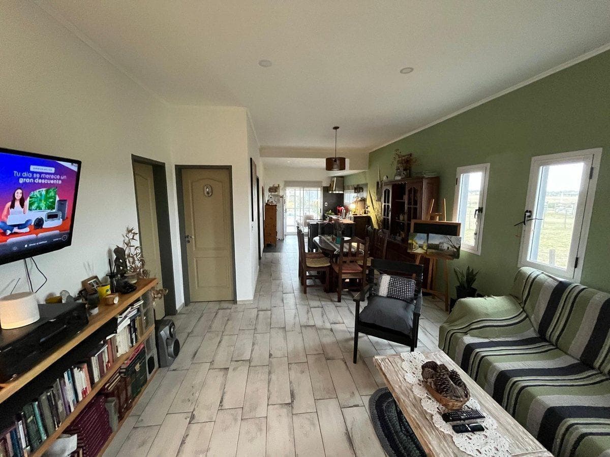Fully equipped house with high-end features, located in the Domselaar Chico neighborhood—FOR SALE