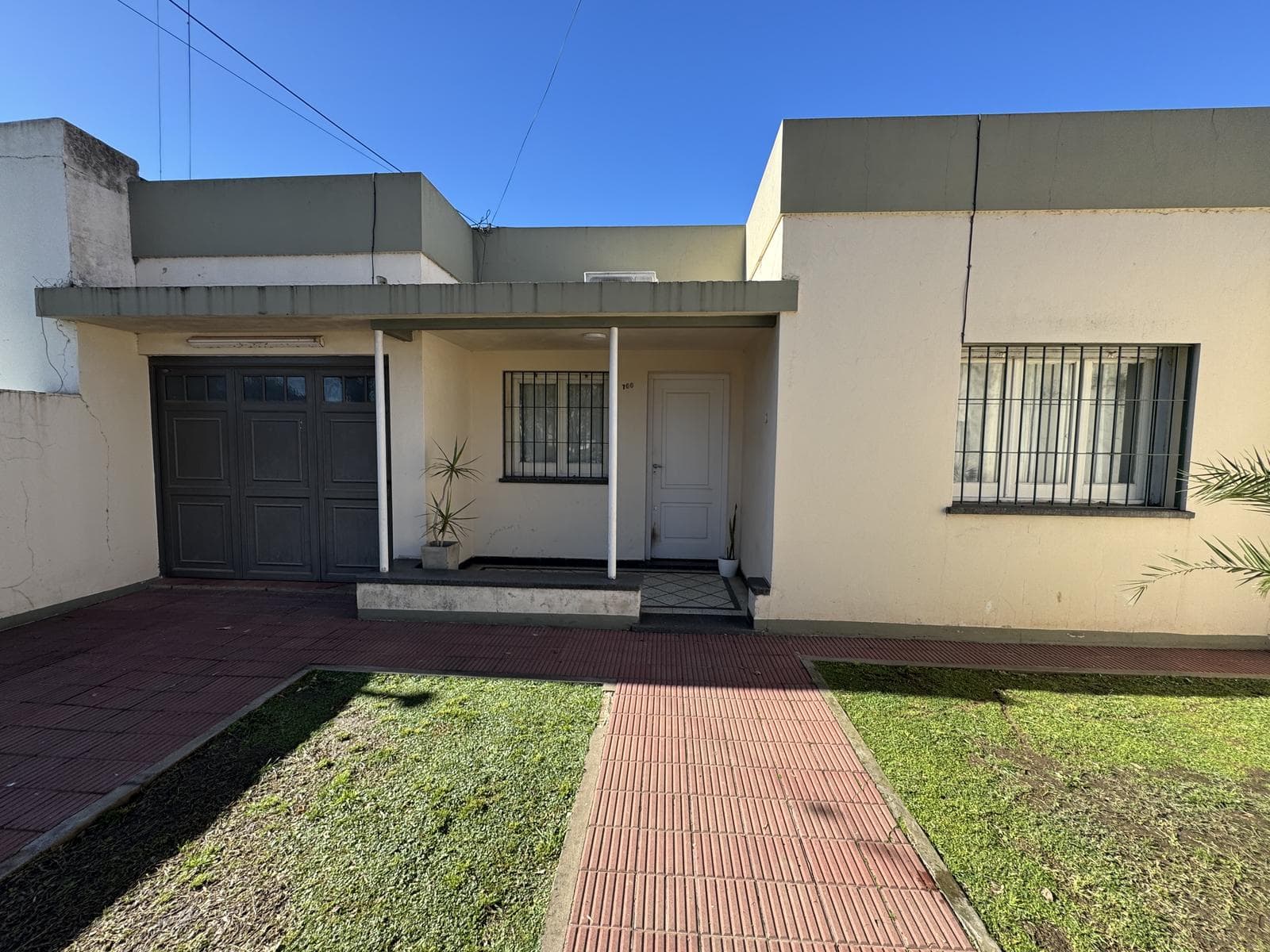 Two-bedroom, two-bathroom house on Av. 1 and 30