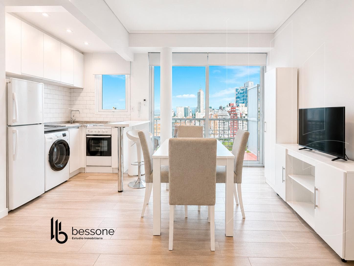Renovated 2-Room Apartment - Plaza Colón