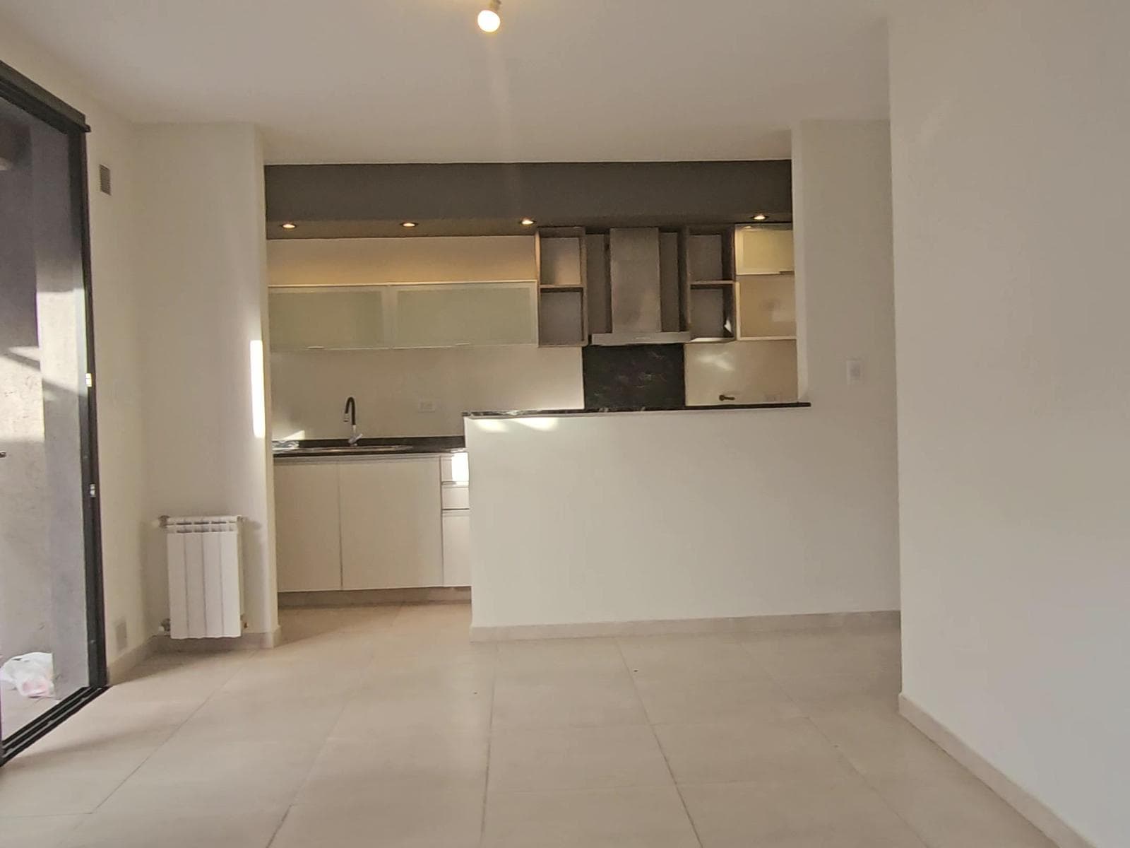 Rental in Cañuelas Chico | 3-bedroom duplex with a patio, barbecue, and central heating