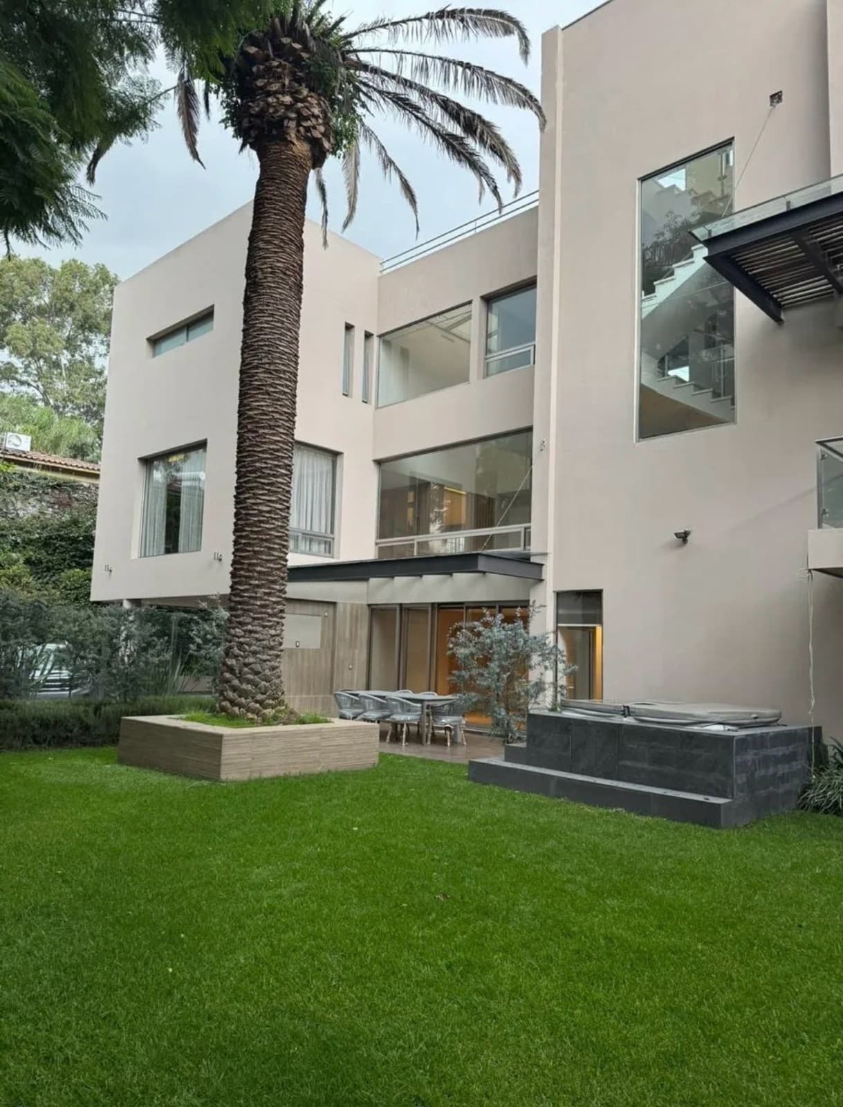 HOUSE FOR SALE IN JARDINES DEL PEDREGAL: 4 BEDROOMS, GARDEN, ROOFTOP, SECURITY SYSTEM
