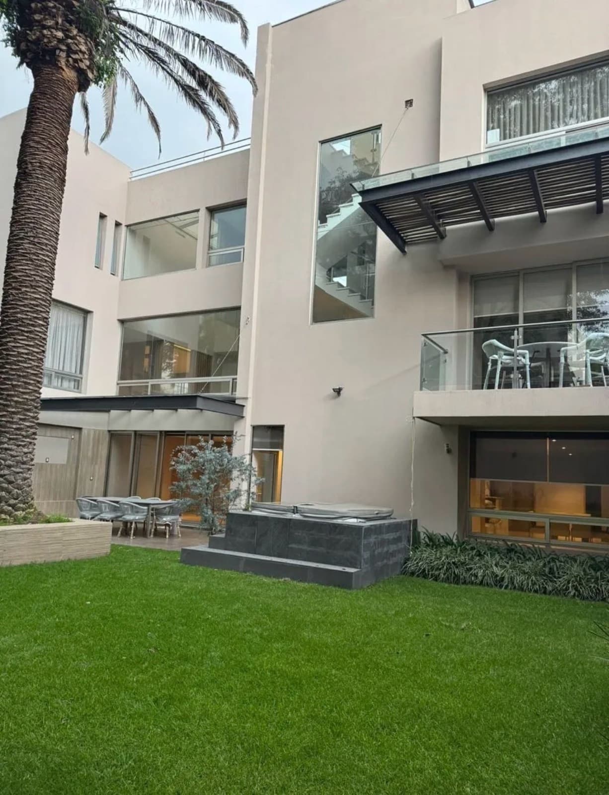 HOUSE FOR SALE IN JARDINES DEL PEDREGAL: 4 BEDROOMS, GARDEN, ROOFTOP, SECURITY SYSTEM