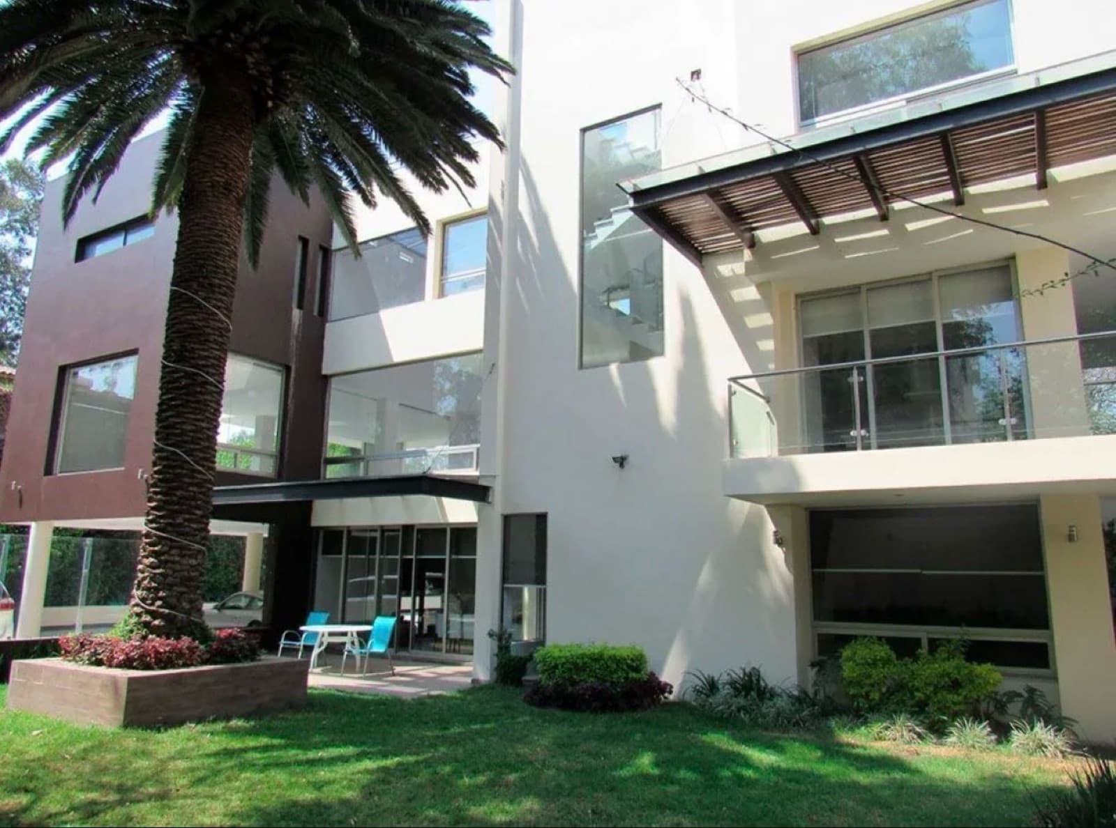 HOUSE FOR SALE IN JARDINES DEL PEDREGAL: 4 BEDROOMS, GARDEN, ROOFTOP, SECURITY SYSTEM