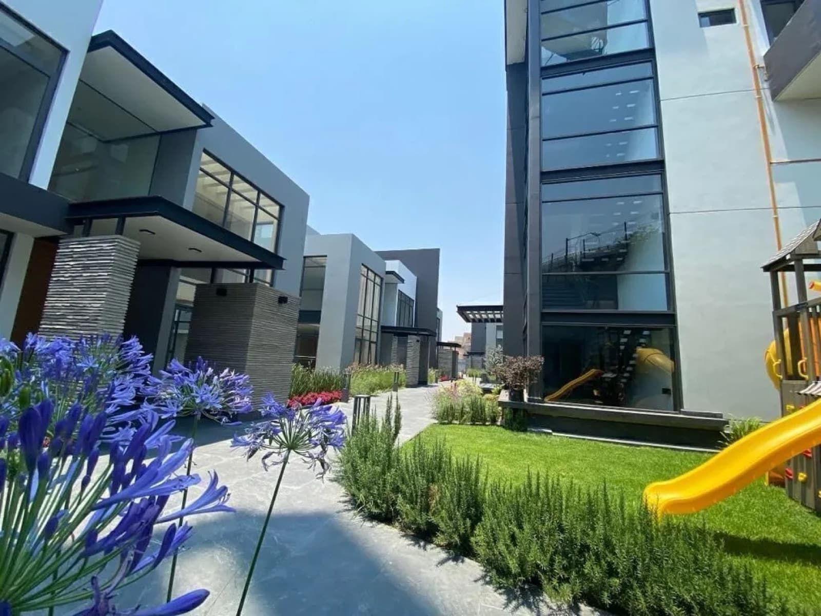FOR SALE: NEW HOUSE IN JARDINES DEL PEDREGAL—4 BEDROOMS, GARDEN, CLUBHOUSE, SECURITY