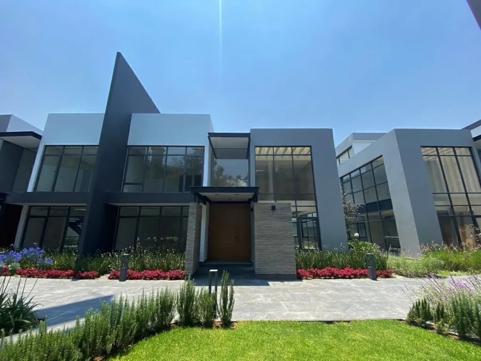 FOR SALE: NEW HOUSE IN JARDINES DEL PEDREGAL—4 BEDROOMS, GARDEN, CLUBHOUSE, SECURITY