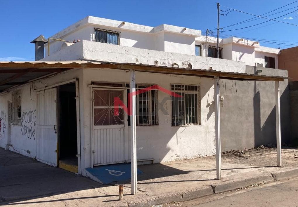 HOUSE FOR SALE IN THE VALLE DORADO NEIGHBORHOOD