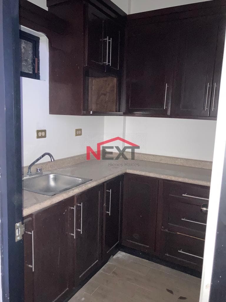 UPPER-FLOOR OFFICE FOR RENT LOCATED IN THE VALLE DORADO NEIGHBORHOOD