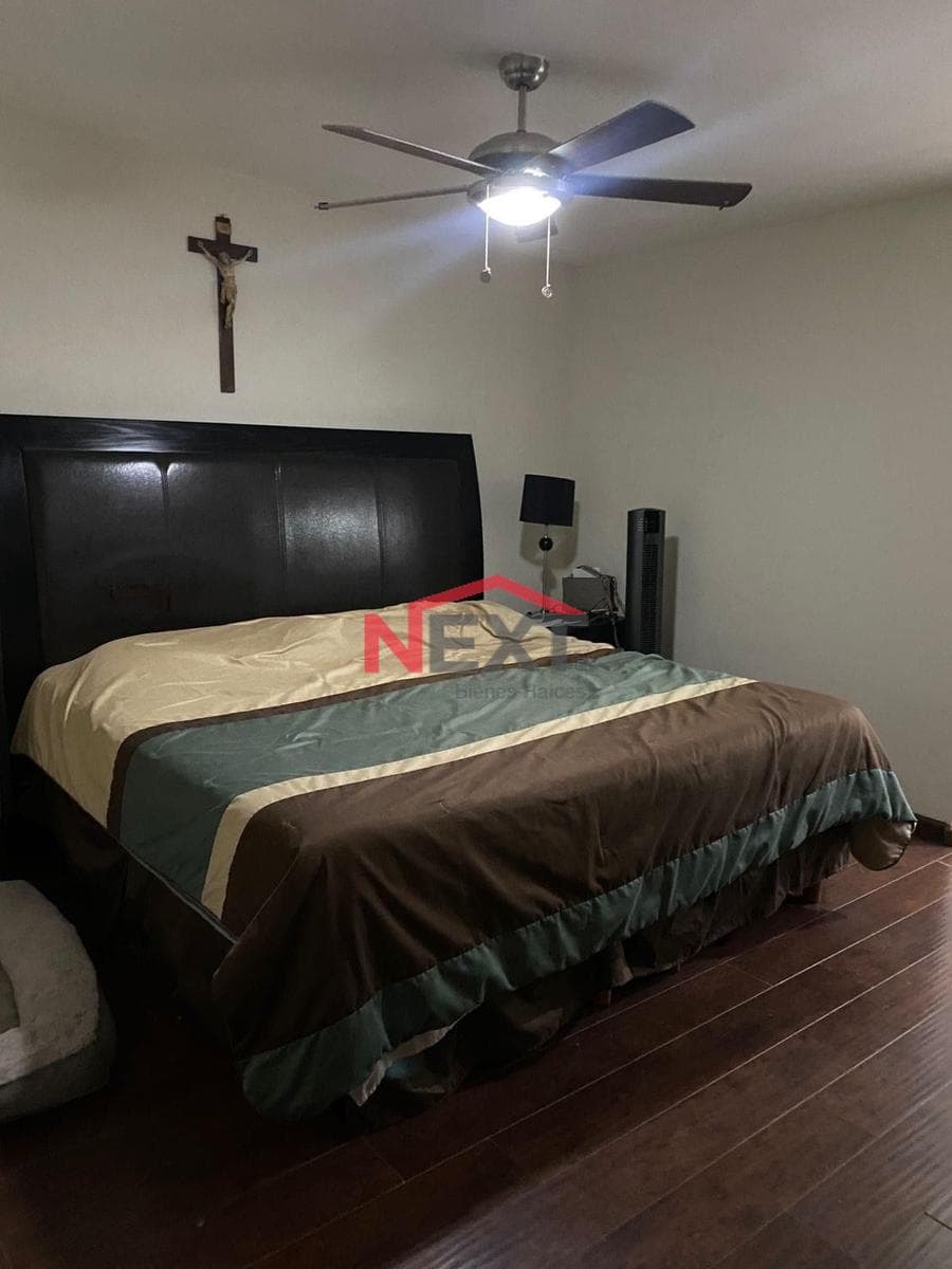 HOUSE FOR SALE LOCATED IN COL. DEL VALLE