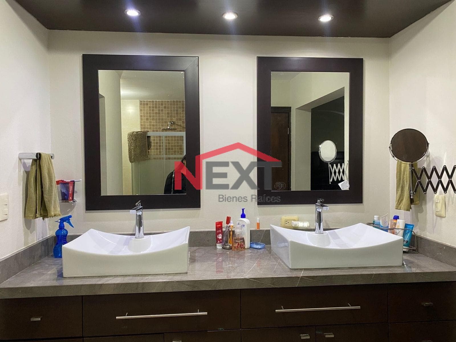 HOUSE FOR SALE LOCATED IN COL. DEL VALLE