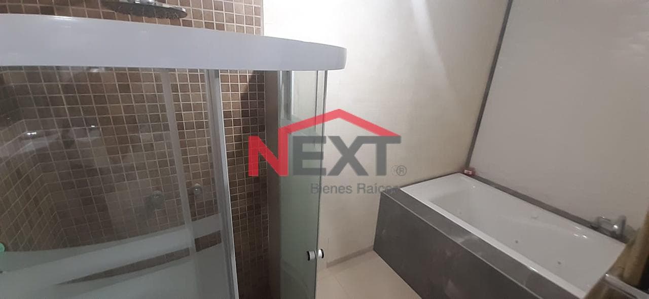 HOUSE FOR SALE LOCATED IN COL. DEL VALLE