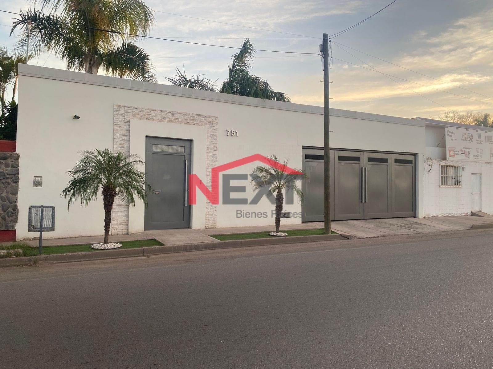 HOUSE FOR SALE LOCATED IN COL. DEL VALLE