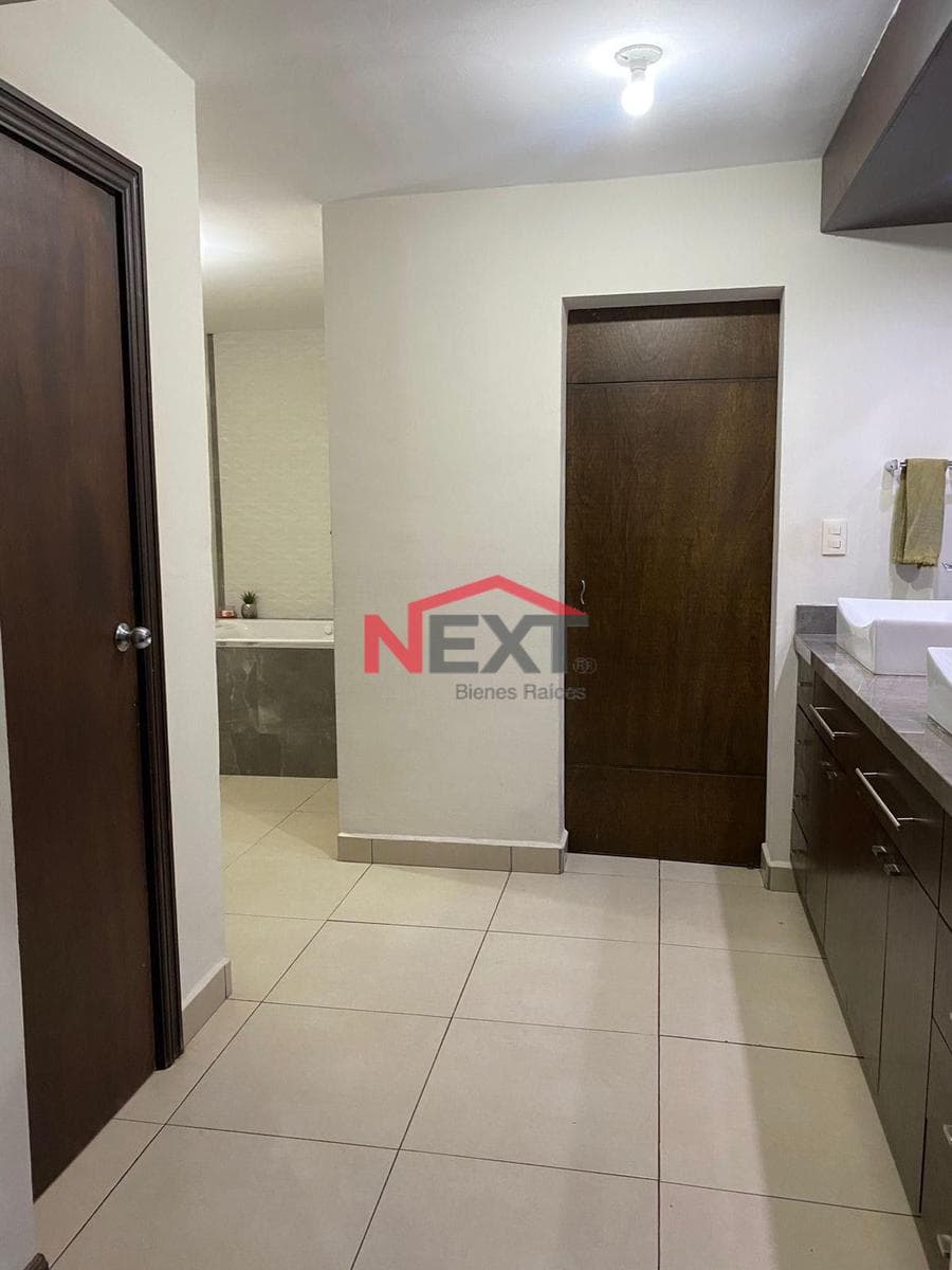 HOUSE FOR SALE LOCATED IN COL. DEL VALLE