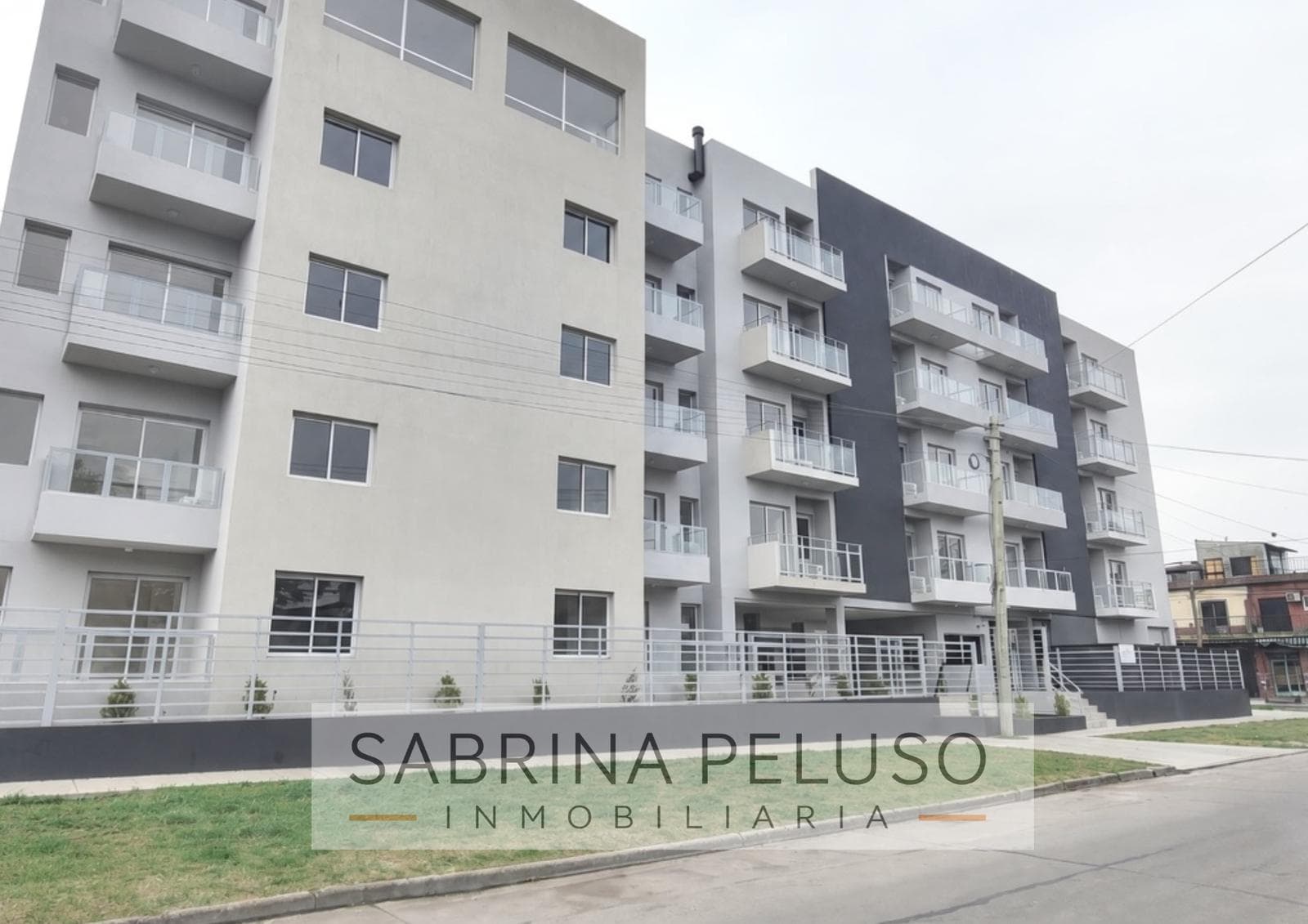 2-Room Apartment for Sale in Moreno