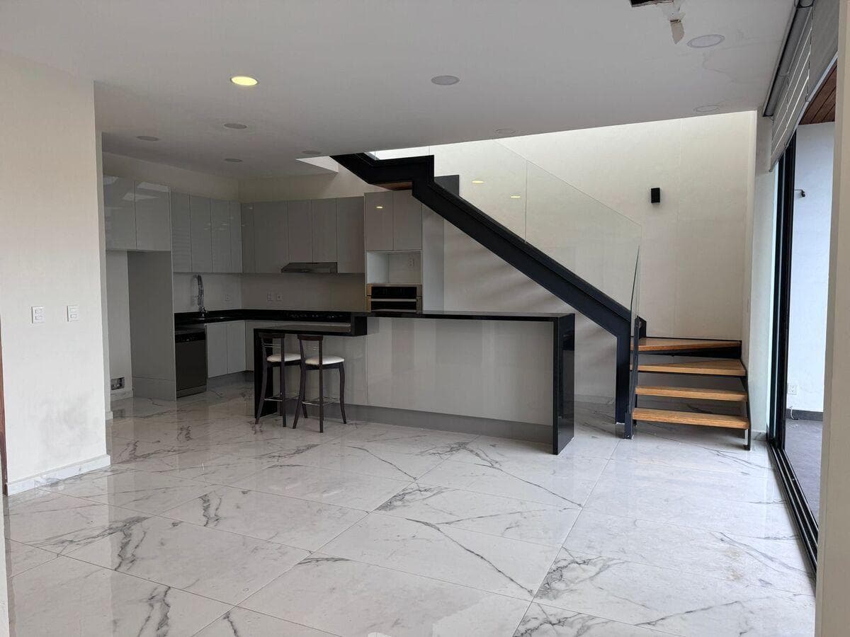 Penthouse for Sale in Del Valle Centro with a Private Rooftop of 154 m2