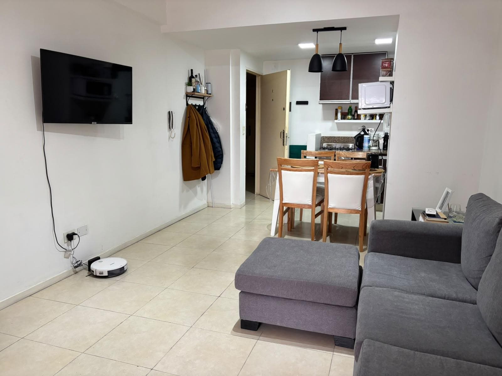 Spacious studio apartment with amenities