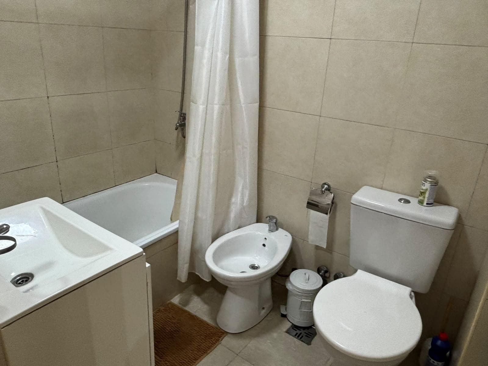 Spacious studio apartment with amenities