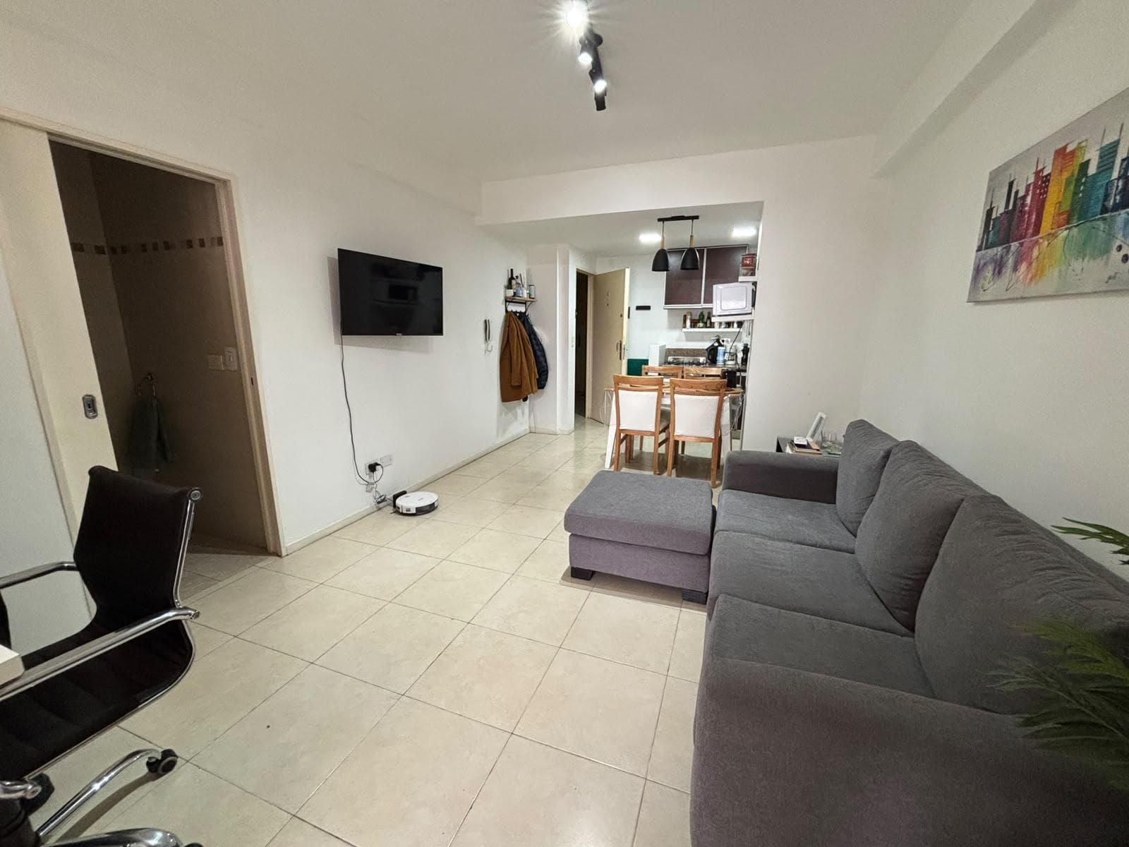 Spacious studio apartment with amenities