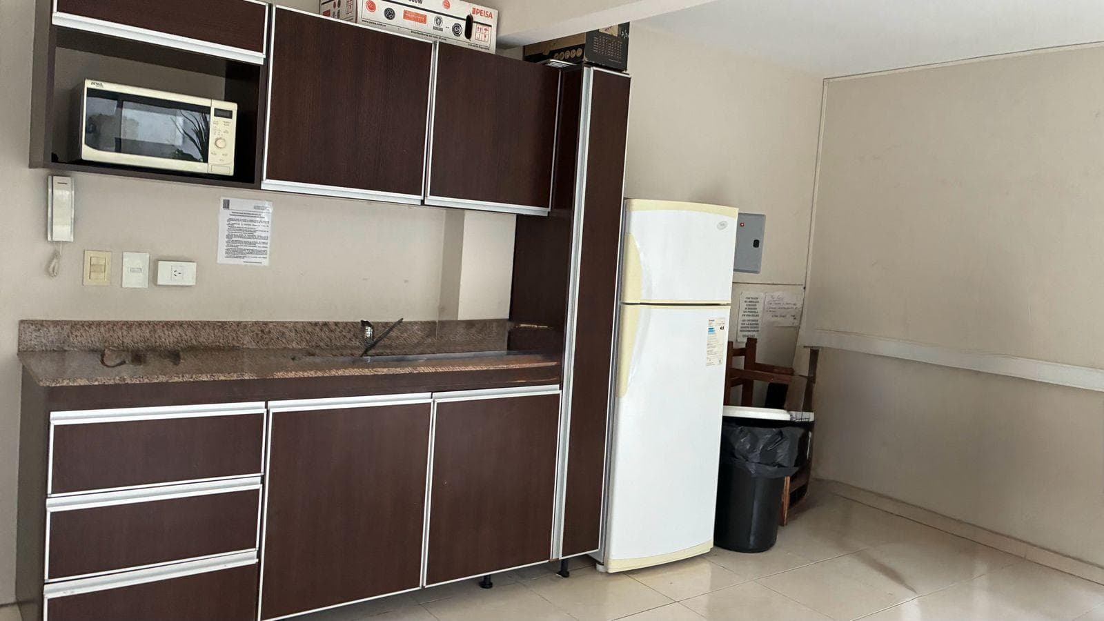 Spacious studio apartment with amenities