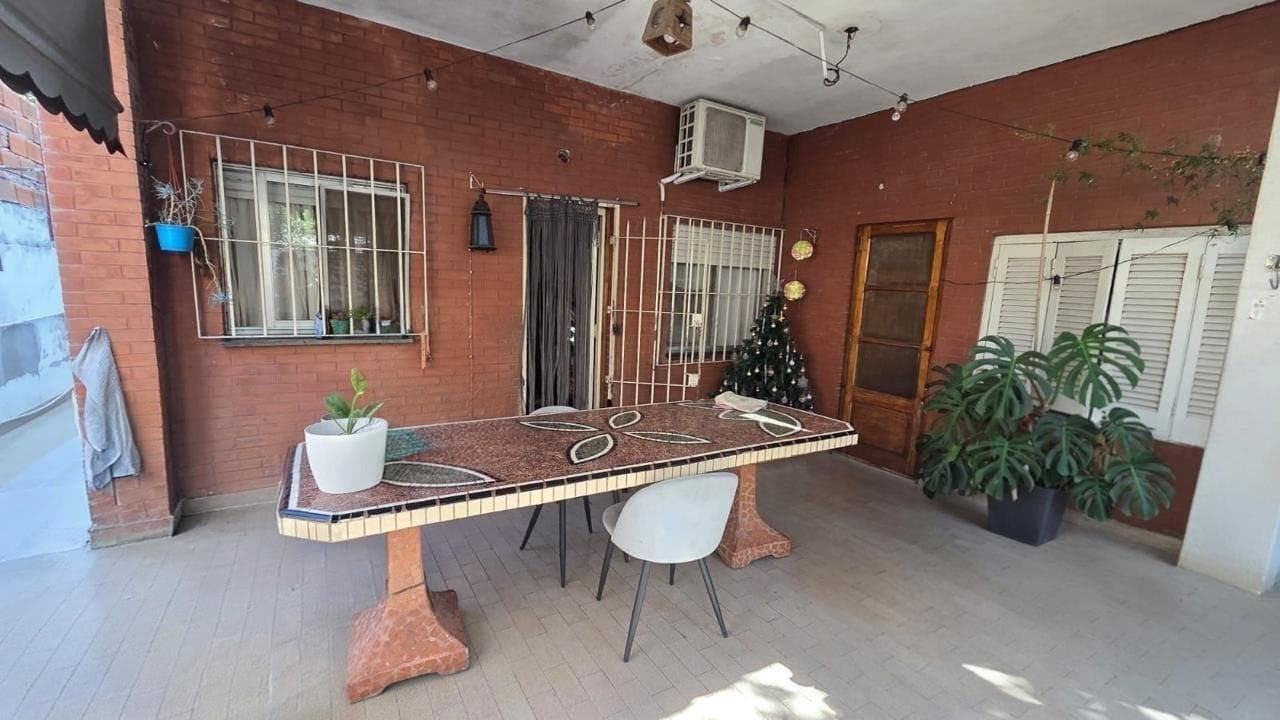 3-ROOM APARTMENT FOR SALE IN BERNAL OESTE, WITH A GARAGE AND A STOREFRONT.