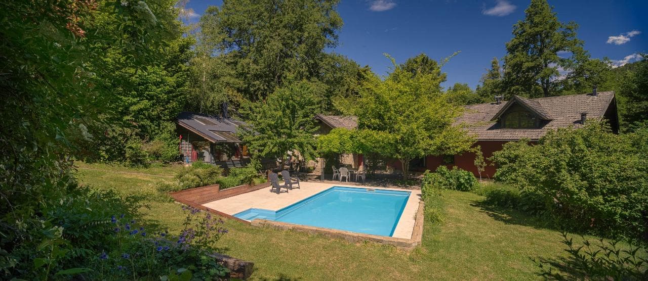 Residencia en VENTA con Pileta y Parque en Altos del Sol