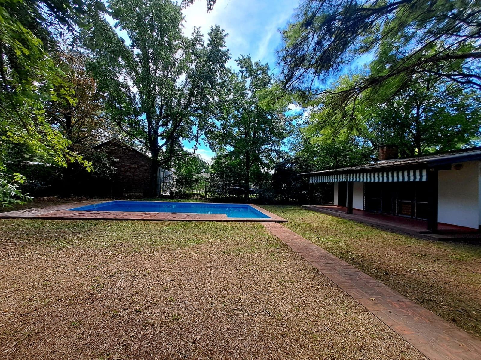 Commercial property with a large street frontage on Hernández Street.