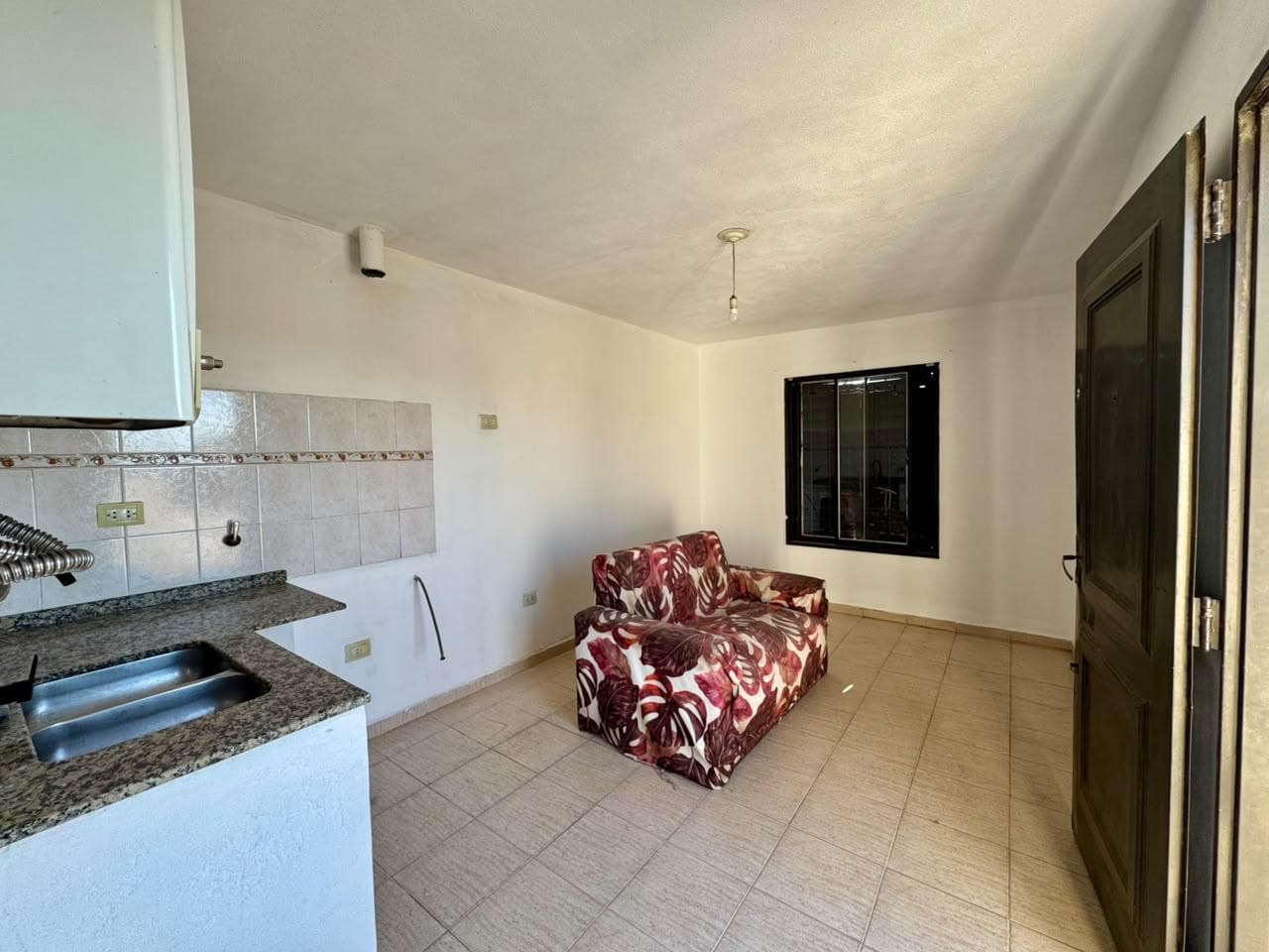 FOR SALE: HOUSE IN CENTRAL AMERICA—3 BEDROOMS WITH A 1-BEDROOM APARTMENT