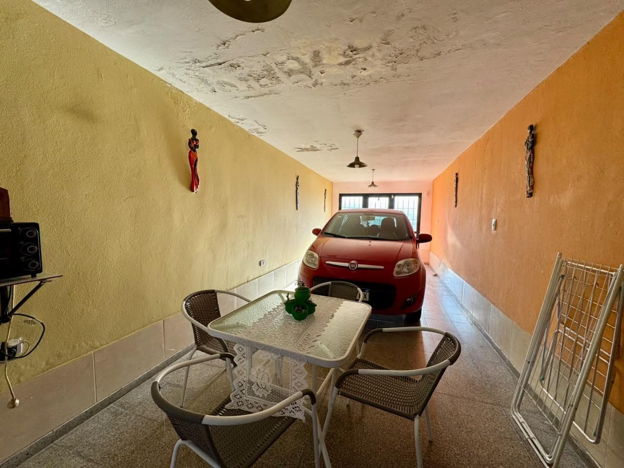 FOR SALE: HOUSE IN CENTRAL AMERICA—3 BEDROOMS WITH A 1-BEDROOM APARTMENT