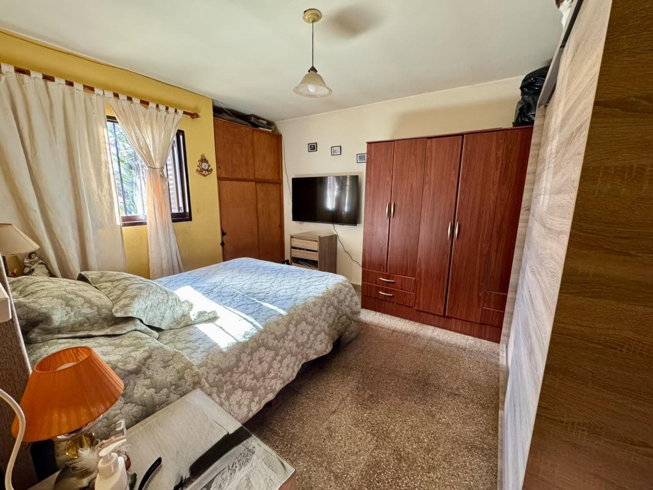 FOR SALE: HOUSE IN CENTRAL AMERICA—3 BEDROOMS WITH A 1-BEDROOM APARTMENT