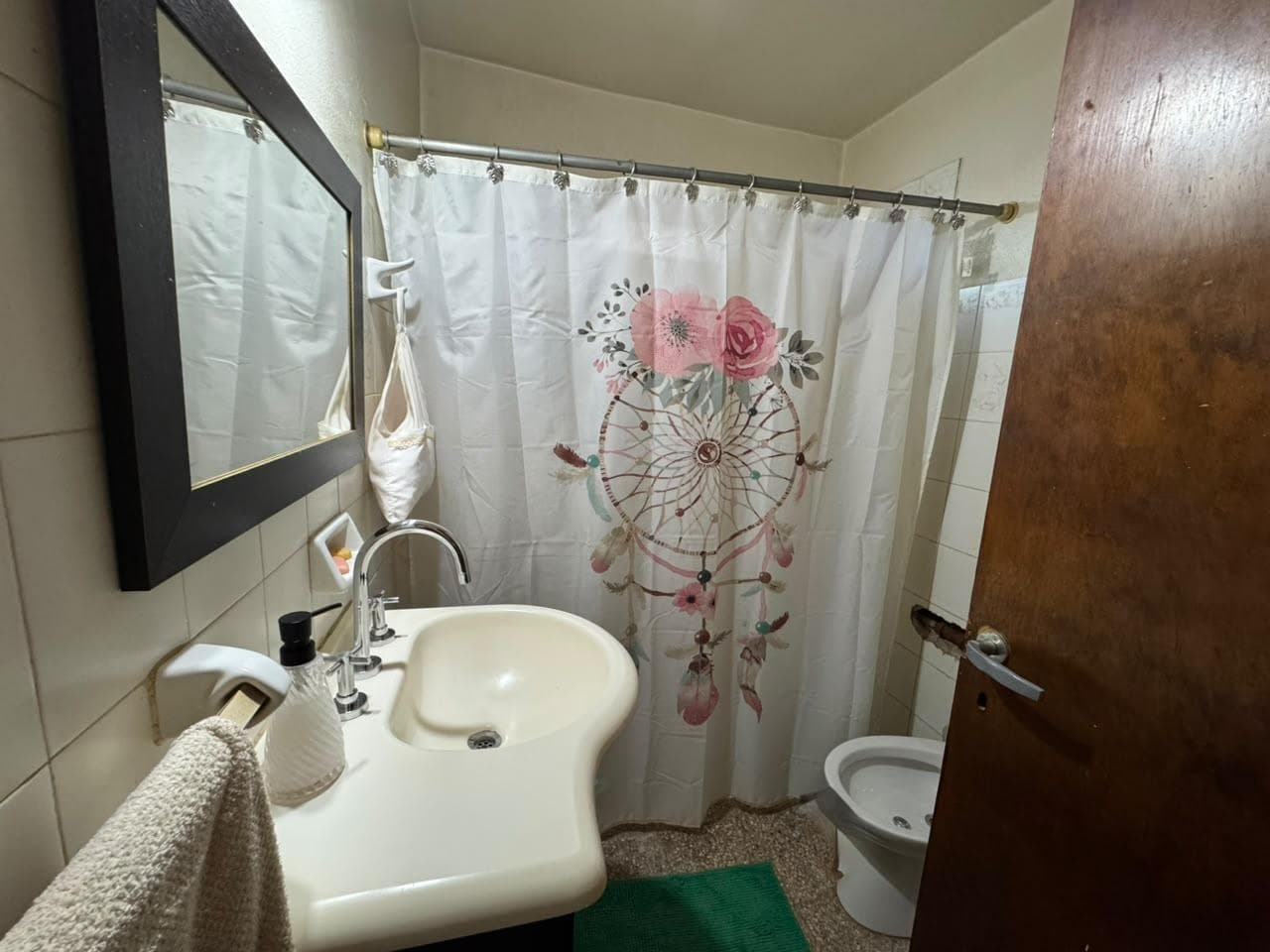 FOR SALE: HOUSE IN CENTRAL AMERICA—3 BEDROOMS WITH A 1-BEDROOM APARTMENT